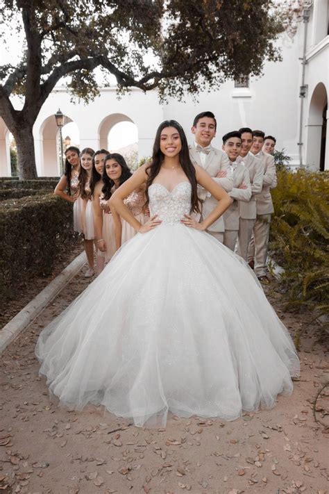 Quinceanera Shoot Ideas Quinceanera Photoshoot Pretty Quinceanera