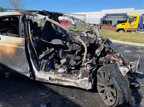 Photos Tesla Driver Survives Fiery Model X Crash In Fremont Abc7 San Francisco
