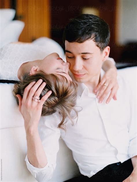 a tender loving couple sharing an intimate moment del colaborador de stocksy evgeniya savina