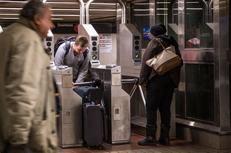 Can You Bring Luggage On The Subway Without Others Hating You Wnyc New York Public Radio