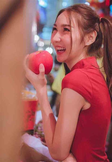 Berryying Chinese New Year เปิดวาร์ป สาวสวย แจกวาร์ป ดารา คนดัง นางแบบ เน็ตไอดอล