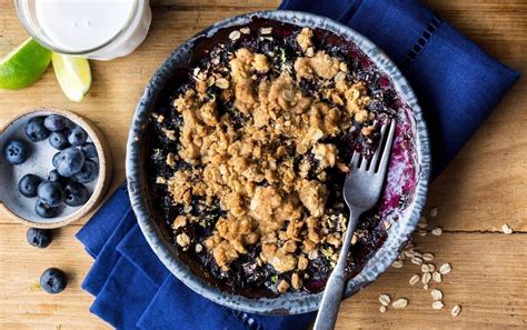 Looking for a dessert with all the taste, but fewer calories? 230-Calorie Slow-Cooker Blueberry-Ginger Oat Cobbler ...