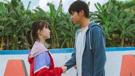 With adhisty zara, angga yunanda, cut mini theo, arswendi nasution. Dua Garis Biru, Film dengan Pesan Pentingnya Sex Edukasi ...