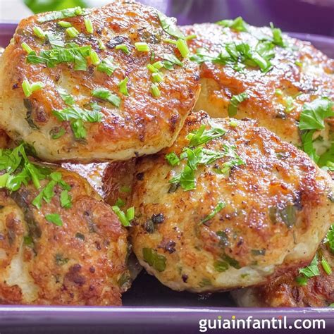 Cada día nos cuidamos más, ¿por qué no comer bien y sano? Hamburguesas caseras de pollo. Receta fácil y rápida