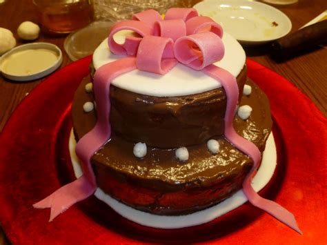 Sentadas, bettina lahoz, maría esther coscia y silvia vitali com agustín fornasari. La cocina de Piluchi paso a paso: TARTA " CUMPLEAÑOS DE CRISTINA"