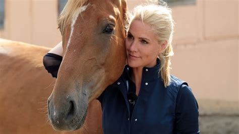 Nein, mein mann hat mir zuliebe ebenfalls mit dem reiten angefangen. Judith Rakers: Abenteuer Pferd - Westernreiten | NDR.de ...
