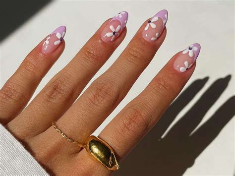 Floral Nails Are Back Heres How You Do It Celeb Style