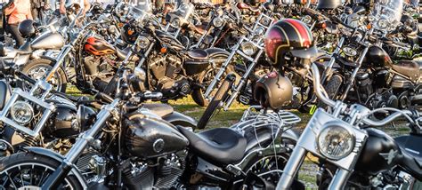 Before there was chips, there was electra glide in blue. Best biker shows, movies and Netflix specials - Bikesure