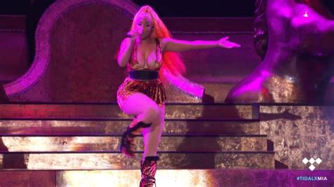 Nicki Minaj Tits Exposed Shesfreaky