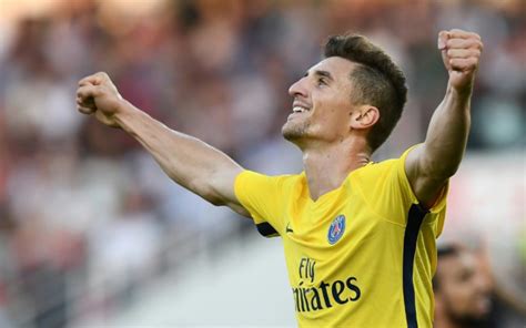 O psg segue na 2ª posição do campeonato francês com 66 pontos. Ligue 1: le PSG remercie Meunier, Saint-Etienne grimpe sur ...