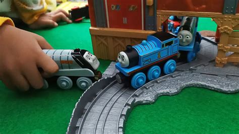 Bermain Kereta Api Bersama Thomas And Friends Mainan Anak Youtube