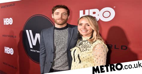 Thomas Middleditch Splits From Wife After Revealing Open Marriage Metro News