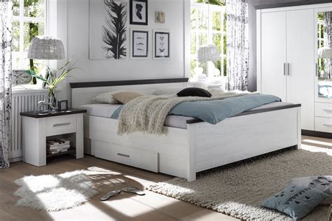 Eine matratze mit den maßen 140x200 cm ist zudem ideal, um gäste unterzubringen. Jugendbett Bett Komplett 140x200 Wei Schwarz Rost Matratze ...