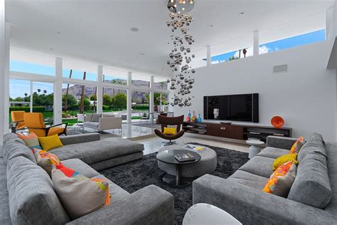 What makes a living room cozy? 10 Relaxing Living Rooms with Gorgeous and Modern Sofas