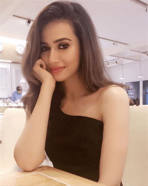 Sana Javed Hot Bold Photos Will Leave You Flabbergasted