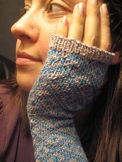 The anemoi mittens were a fast knit, and a nice knit. Ravelry: Endpaper Mitts pattern by Eunny Jang
