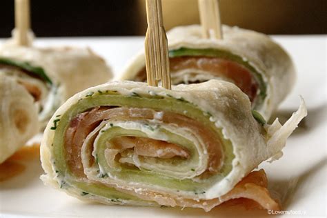 Wraps met zalm en komkommer