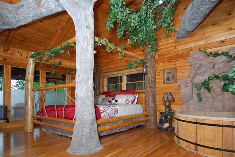 tree house gatlinburg tn  bedroom vacation cabin rental