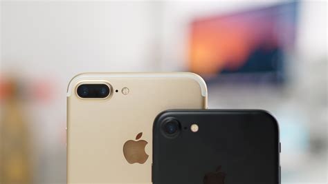 The iphone 7 and iphone 7 plus each have an identical facetime hd camera on their respective fronts. iPhone 7 vs iPhone 7 Plus: Major Differences - Your iPhone ...