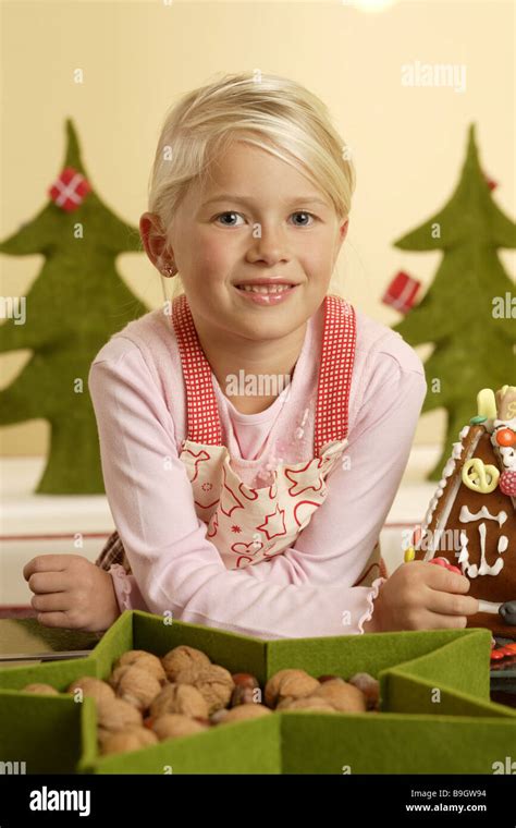 Advent Girl Gingerbread House Handicrafts Stock Photo Alamy