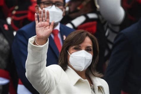 Dina Boluarte se convirtió en la primera mujer presidenta de Perú