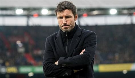 Mit dem deutschen rekordmeister feierte der ehemalige niederländische nationalspieler zwei deutsche meisterschaften. Mark Van Bommel Tertarik Latih AC Milan