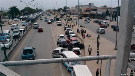 Greve De Taxistas Em Luanda Agressões Destruição E Prisões Angola Dw 05102015