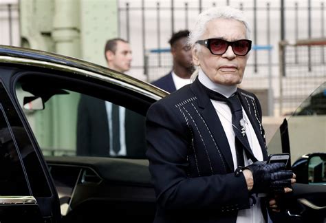 Mode Karl Lagerfeld Laisse Tomber Ses Mythiques Lunettes De Soleil