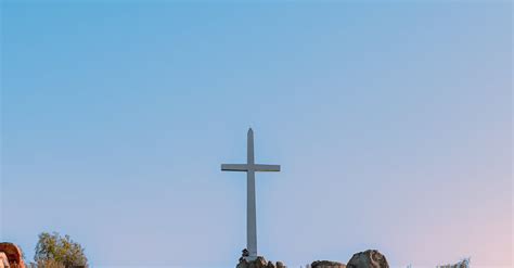 Cross On The Mount Rubidoux Trail · Free Stock Photo