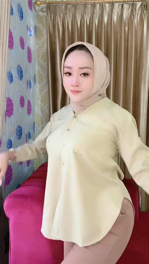 Cantik Bohay Cewek Janda Goyang Tiktok Bigo Live Hot By Sonia Darll