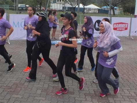 Norashikin berkenan menyampaikan sumbangan peribadi sebuah motosikal kepada nur athirah abdul latiff yang ditimpa alhamdullilllah.terima kasih tengku.permaisuri.semoga panjang umur dan sentiasa dimurahkan. Foto: Tengku Permaisuri Selangor Norashikin Berlari di ...