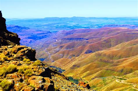Перевод слова pass, американское и британское произношение, транскрипция, словосочетания, однокоренные слова, примеры использования. Lazarow World-Hike-About: 17.14 Sani Pass: One of the highest in Africa, up and over the ...