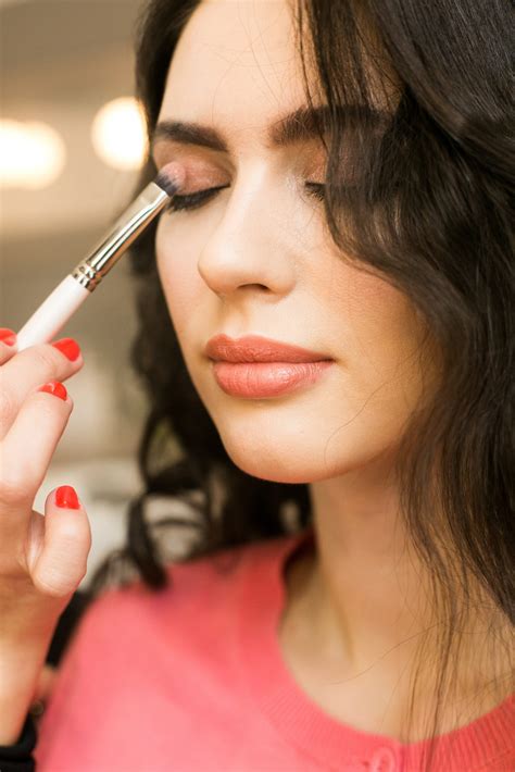 5 Reasons To Become A Makeup Artist Makeup Artist Careers Makeup Artistry