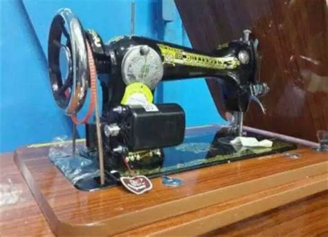 Bisa membuat lubang kancing , zigzag , quilting , dll. Jual Mesin jahit BUTTERFLY JA 1 LENGKAP dengan meja laci ...