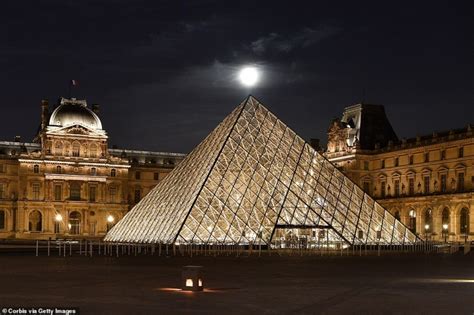 .26 مايو 2021، ظاهرة قمر الدم العملاق حيث غطى ظل الأرض 100% تقريباً من سطح القمر. أفضل صورة توثق القمر العملاق .. بعد ظهوره بعشرات الدول ...