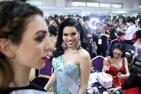 Vietnamese Singer Wins International Transgender Beauty Pageant Huffpost Voices