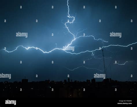 Lightning Storm City Hi Res Stock Photography And Images Alamy