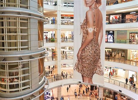 With more than 300 specialty stores, suria klcc offers an exclusive blend of renowned. suria-KLCC-63597867_l | Cestujeme světem