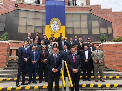 Asociac graduados universidad católica boliviana. Rector firma convenio de colaboración con universidades de ...