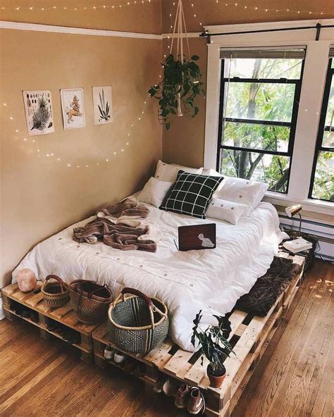 Vintage 50s bedroom decor in yellow. Modern Retro Vintage Style Bedroom Ideas | Retro Vintage ...