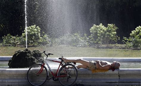 Hitzewelle mit bis zu 35 grad Bilderstrecke zu: Hitzewelle lähmt Südeuropa - Bild 3 von ...