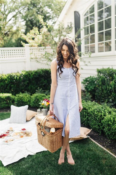 5 Tips To Hosting The Best Backyard Picnic Donuts And Daisies Picnic Outfit Summer Backyard