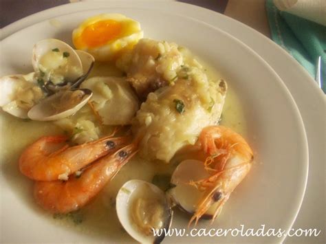 En este caso, le añadimos unas almejas y unos guisantes. Caceroladas: Merluza en salsa verde | Salsa verde, Recetas ...