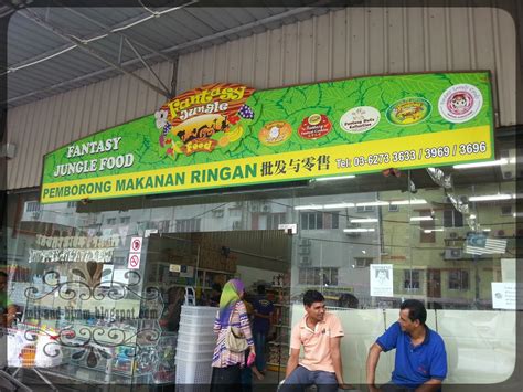 Beberapa orang dari kita berhasil menyulap botol plastik bekas menjadi kerajinan yang mempunyai nilai yang tinggi loh. Kedai Borong Jajan Super Murah! | AYUE IDRIS
