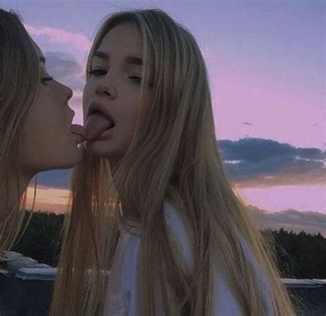 En Fotos Tumbler De Amigas Pareja De Lesbianas Lesbianas Bes Ndose