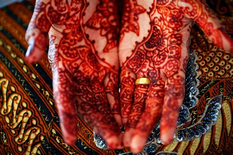 From Henna To Honeymoon Wedding Traditions In The Middle East Al