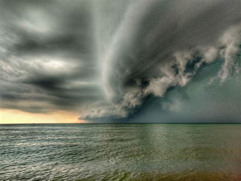 Shelf Cloud Over Lake Erie Smithsonian Photo Contest Smithsonian