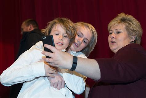 Jun 08, 2021 · statsminister erna solberg legger ikke skjul på at man må skape reelle og trygge jobber for de gruppene som har problemer å komme seg inn på jobbmarkedet. Lover bedre klageorgan i mobbesaker - Mobbing - VG