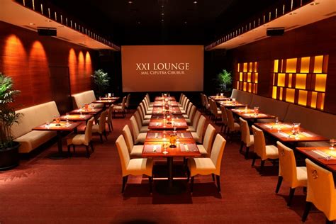 Subtitle tidak ada bila di download. Makan Malam Bareng Keluarga di The Premiere Lounge XXI Mall Ciputra, Cibubur - Catatan Mamito