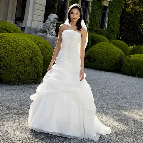 Acheter des robes de mariée pas cher en ligne à veaul.com aujourd'hui! Mariage : comment choisir sa robe de mariée